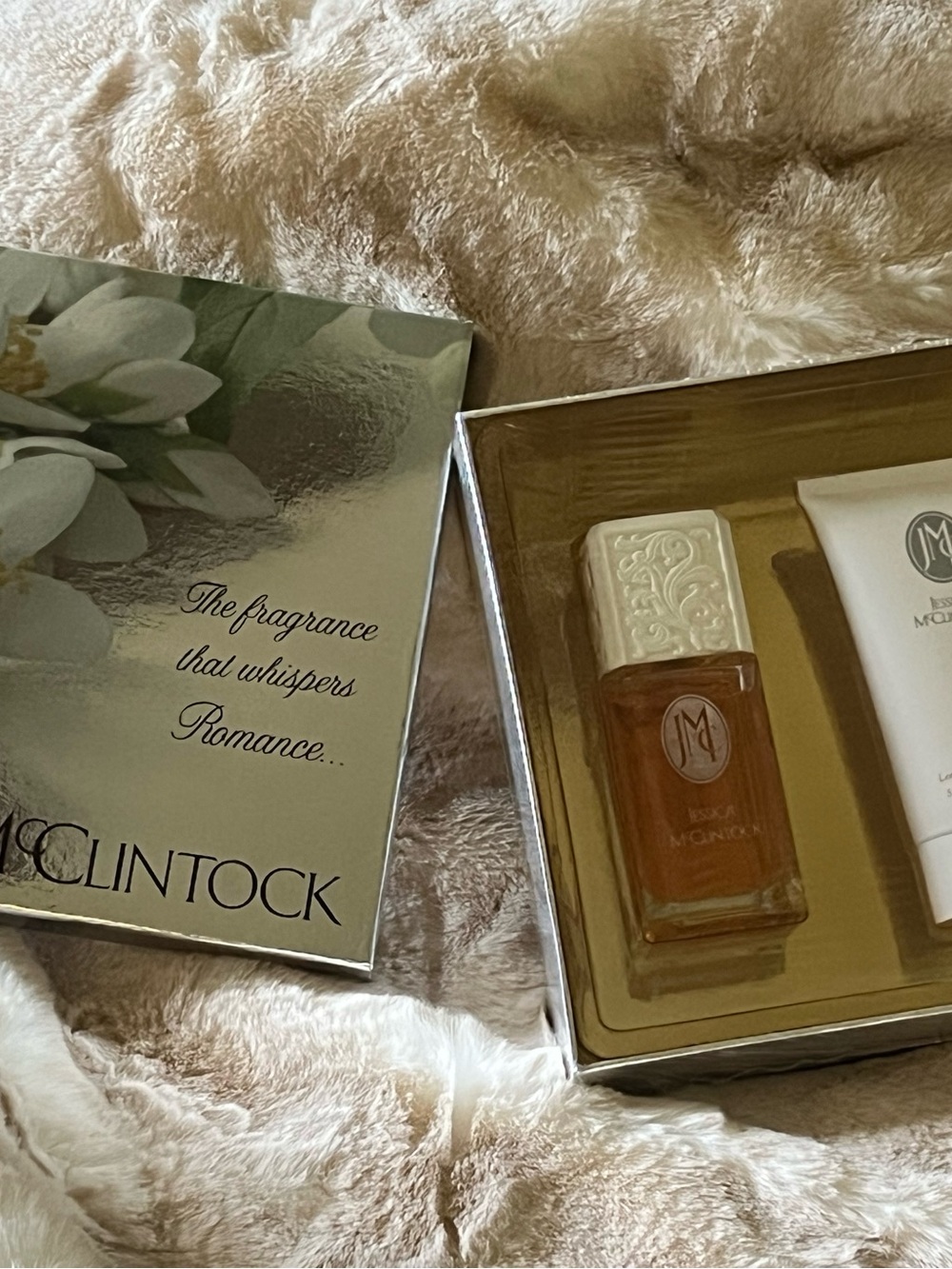 Jessica McClintock Fragrance Gift Set in Gold and Cream